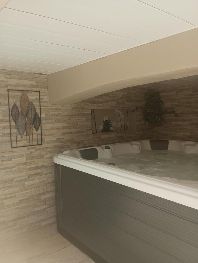 Mimilou Mont St Loup Piscine Privee Apartment แอกด์ ภายนอก รูปภาพ